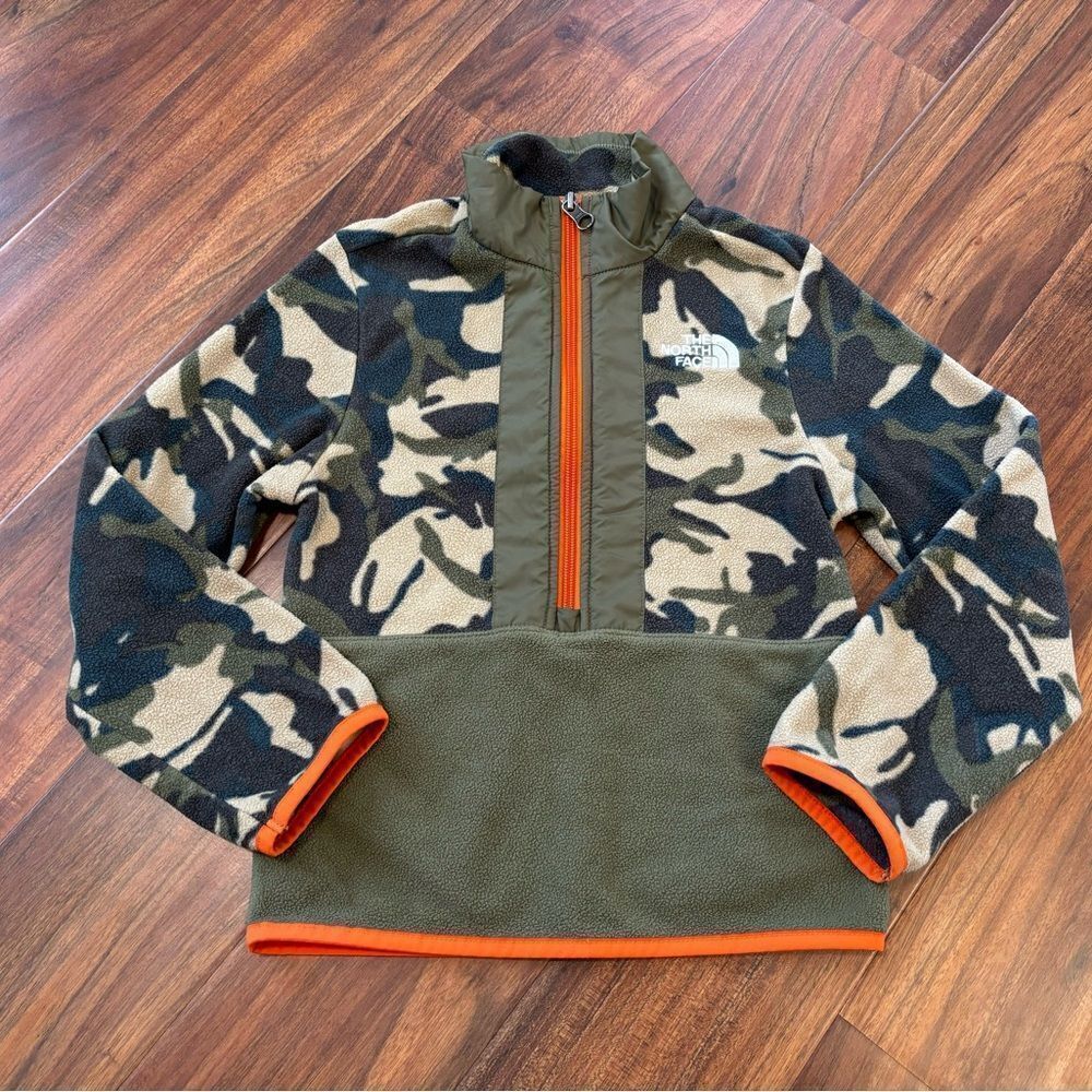 The North Face Printed Glacier 1/4 Zip green camo fleece sweatshirt